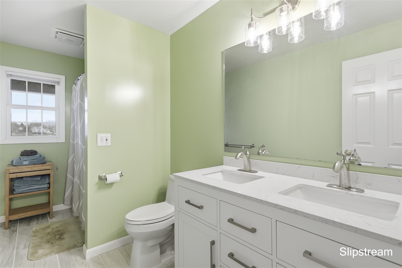 6807 Kenowa Avenue, Grandville, MI, 49418-2135