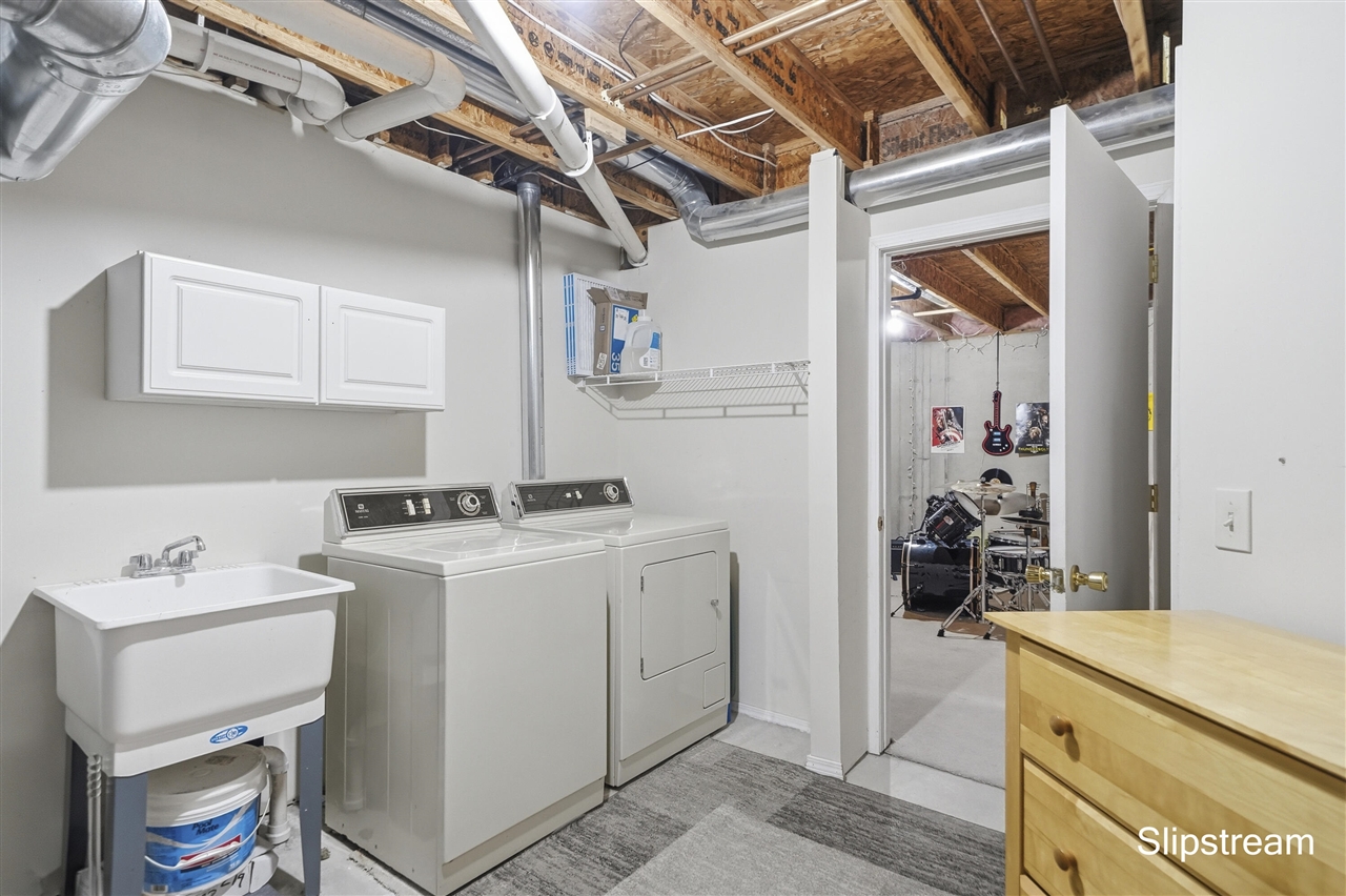 6807 Kenowa Avenue, Grandville, MI, 49418-2135