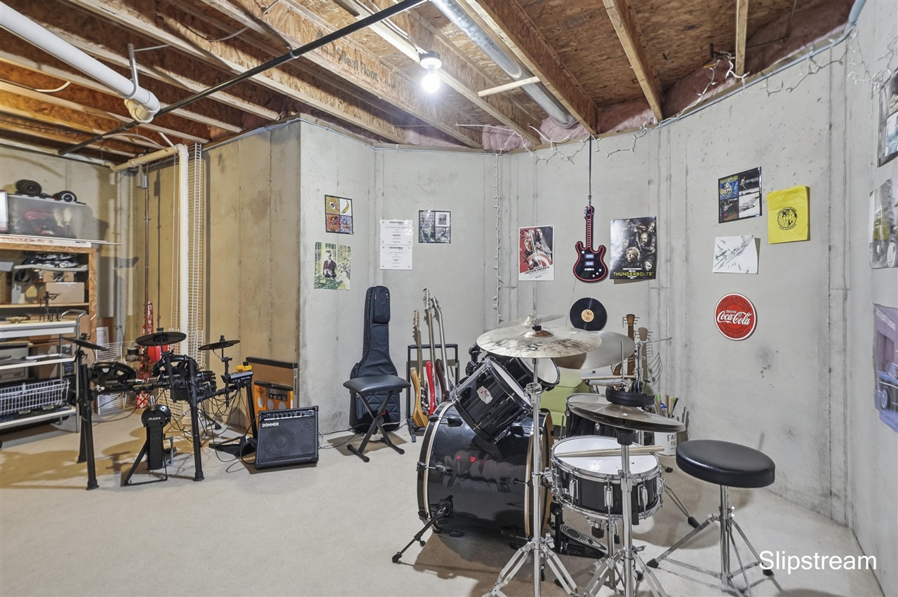 6807 Kenowa Avenue, Grandville, MI, 49418-2135