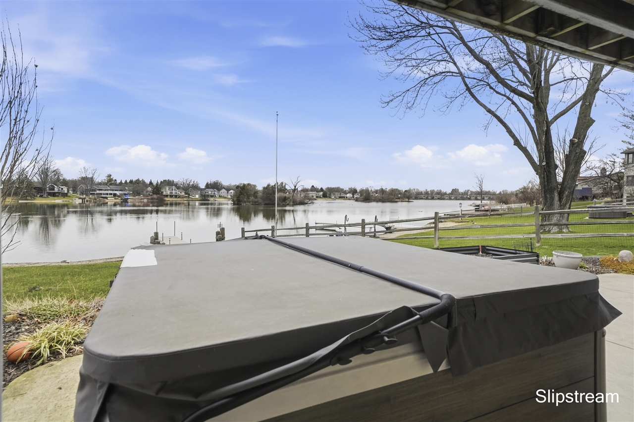 6807 Kenowa Avenue, Grandville, MI, 49418-2135