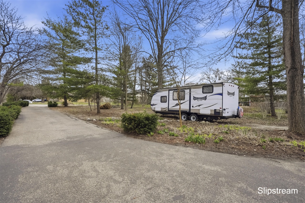 6807 Kenowa Avenue, Grandville, MI, 49418-2135