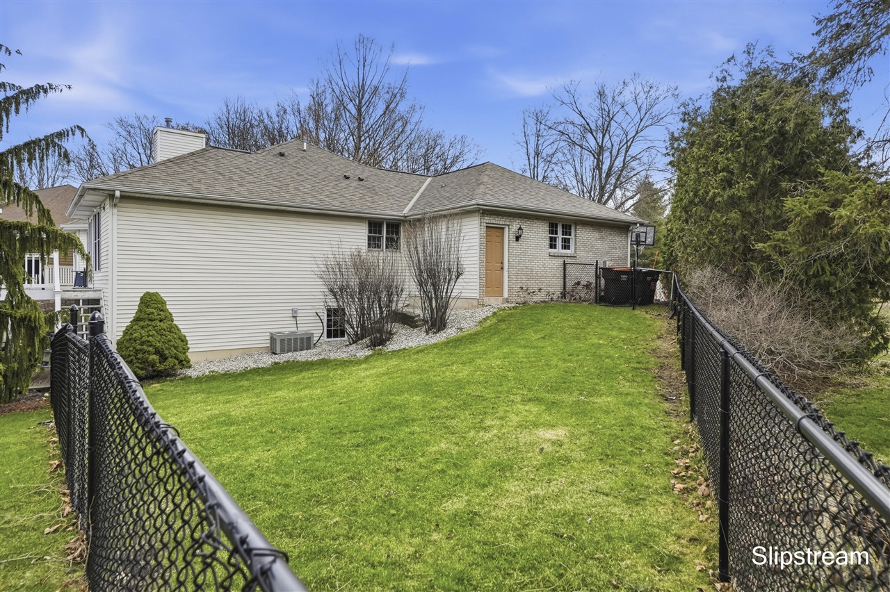 6807 Kenowa Avenue, Grandville, MI, 49418-2135