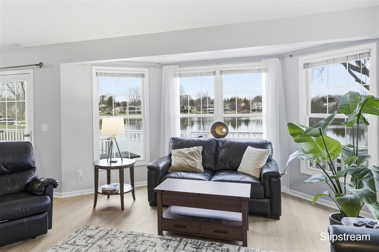 6807 Kenowa Avenue, Grandville, MI, 49418-2135