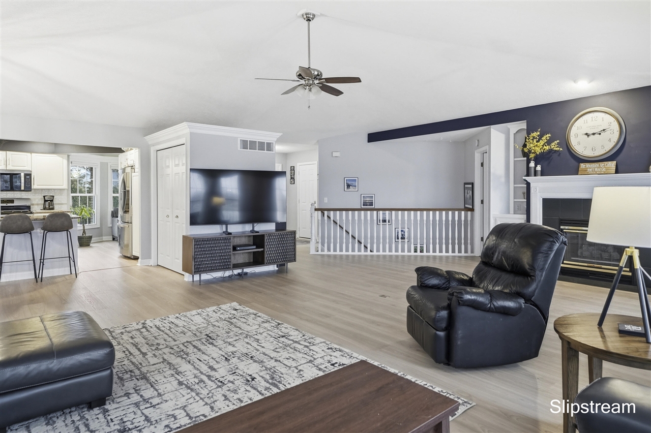 6807 Kenowa Avenue, Grandville, MI, 49418-2135