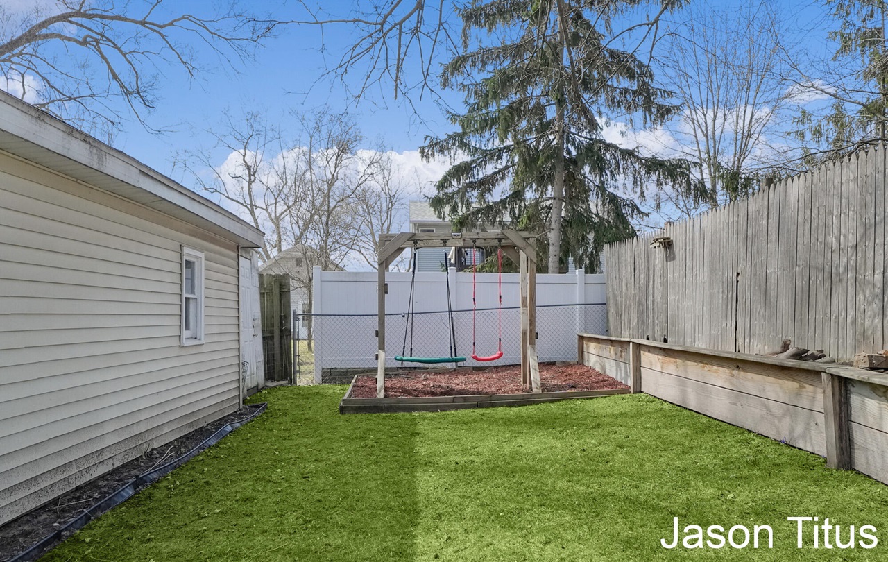 2507 Day Avenue, Walker, MI, 49544