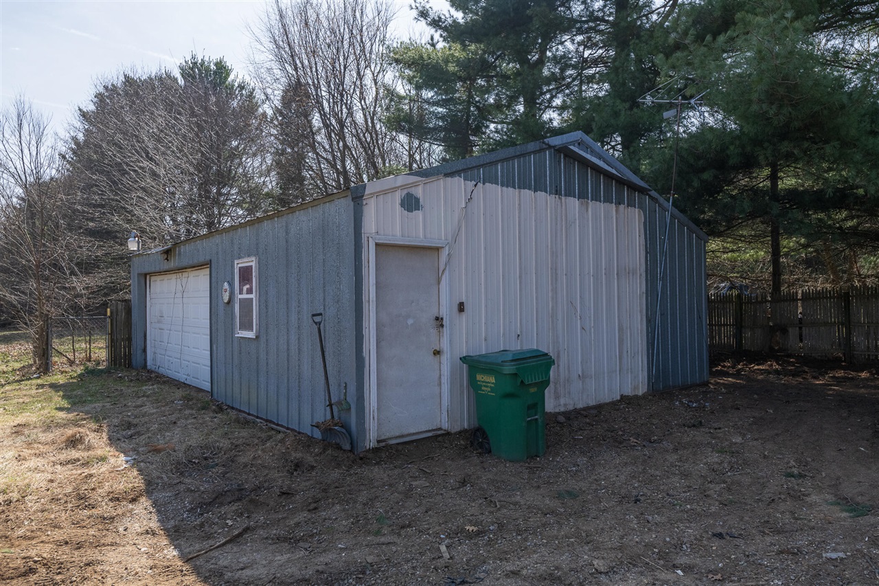 13064 Riverside Drive, Constantine, MI, 49042-9709