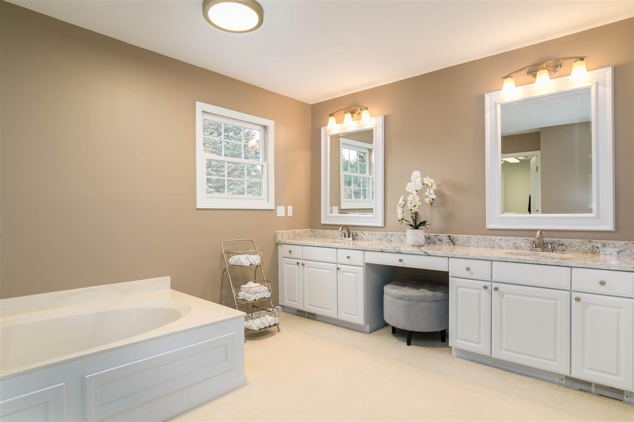 4949 Lexington Court, Rochester, MI, 48306-1465