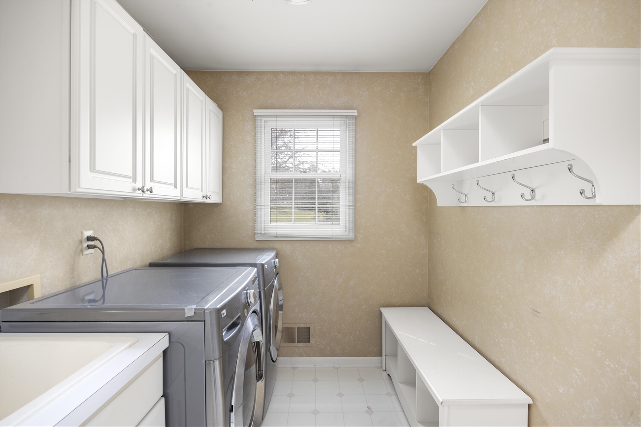 4949 Lexington Court, Rochester, MI, 48306-1465