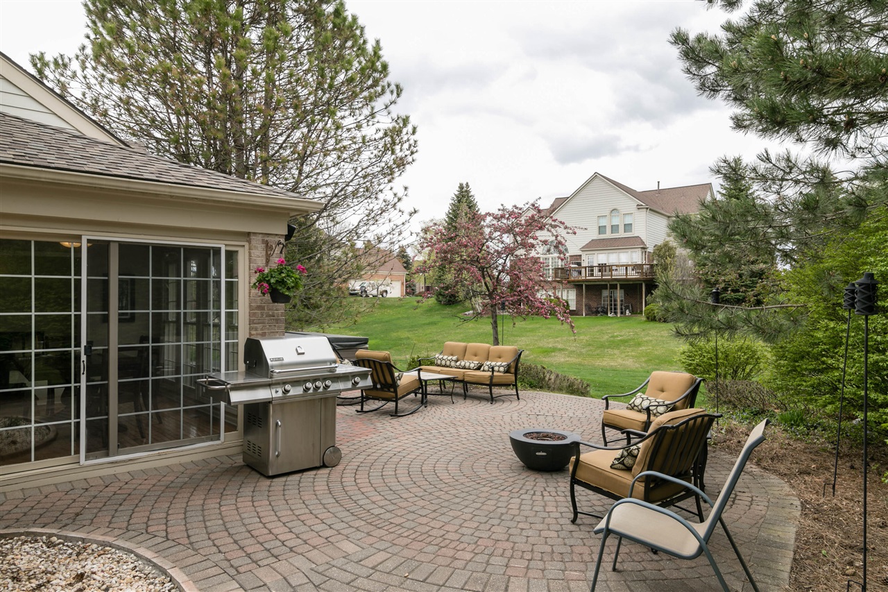 4949 Lexington Court, Rochester, MI, 48306-1465