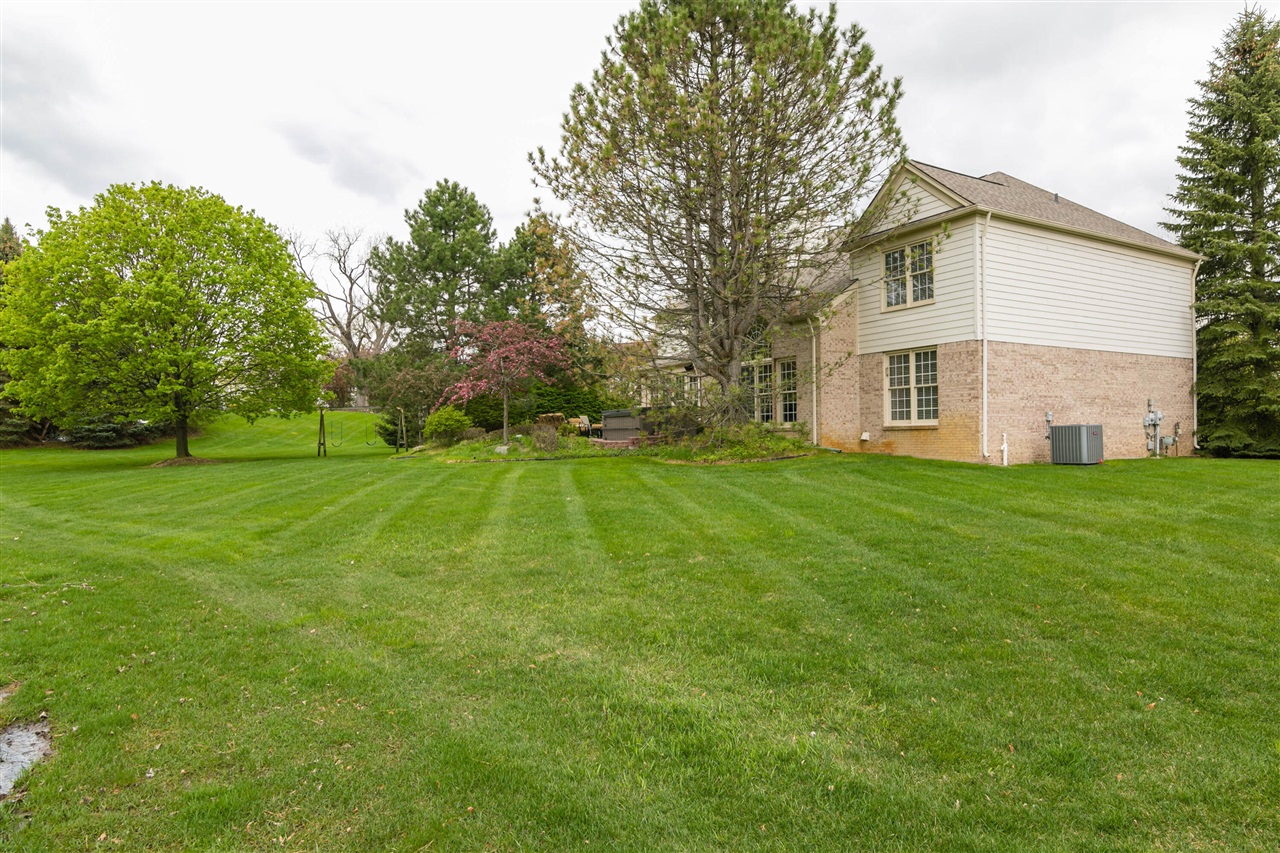 4949 Lexington Court, Rochester, MI, 48306-1465