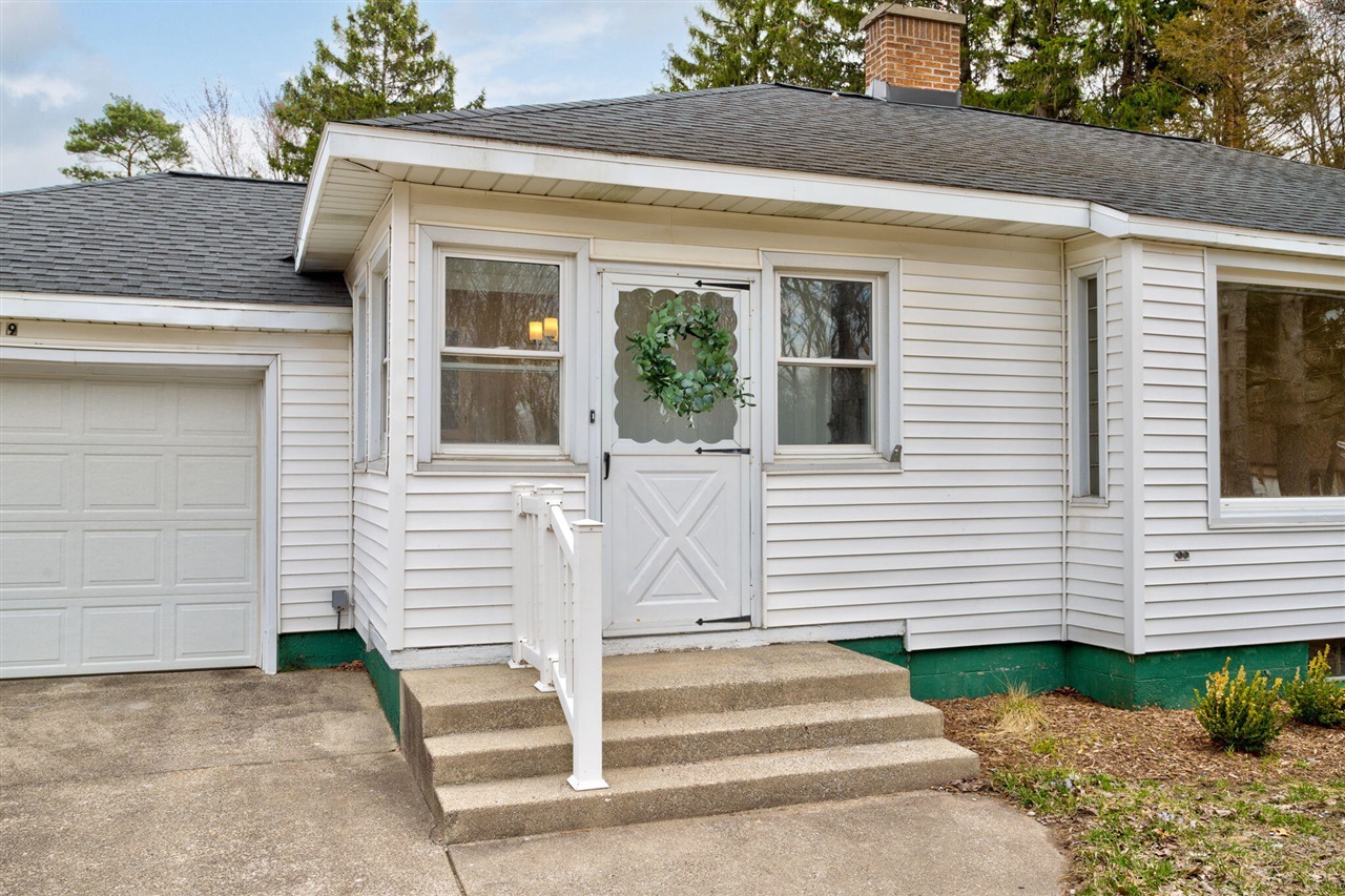 15769 Mercury Drive, Grand Haven, MI, 49417