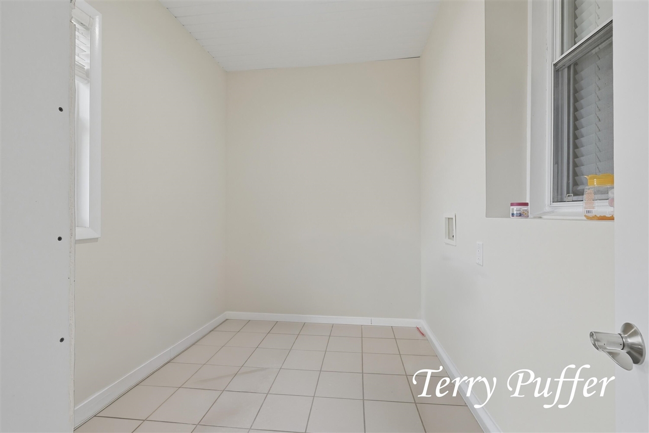 1559 Glenwood Avenue, Muskegon, MI, 49445-2450