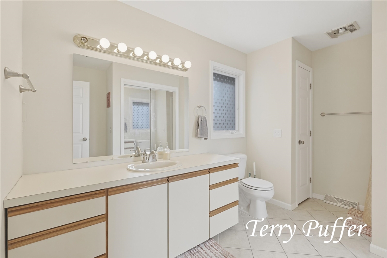 1559 Glenwood Avenue, Muskegon, MI, 49445-2450