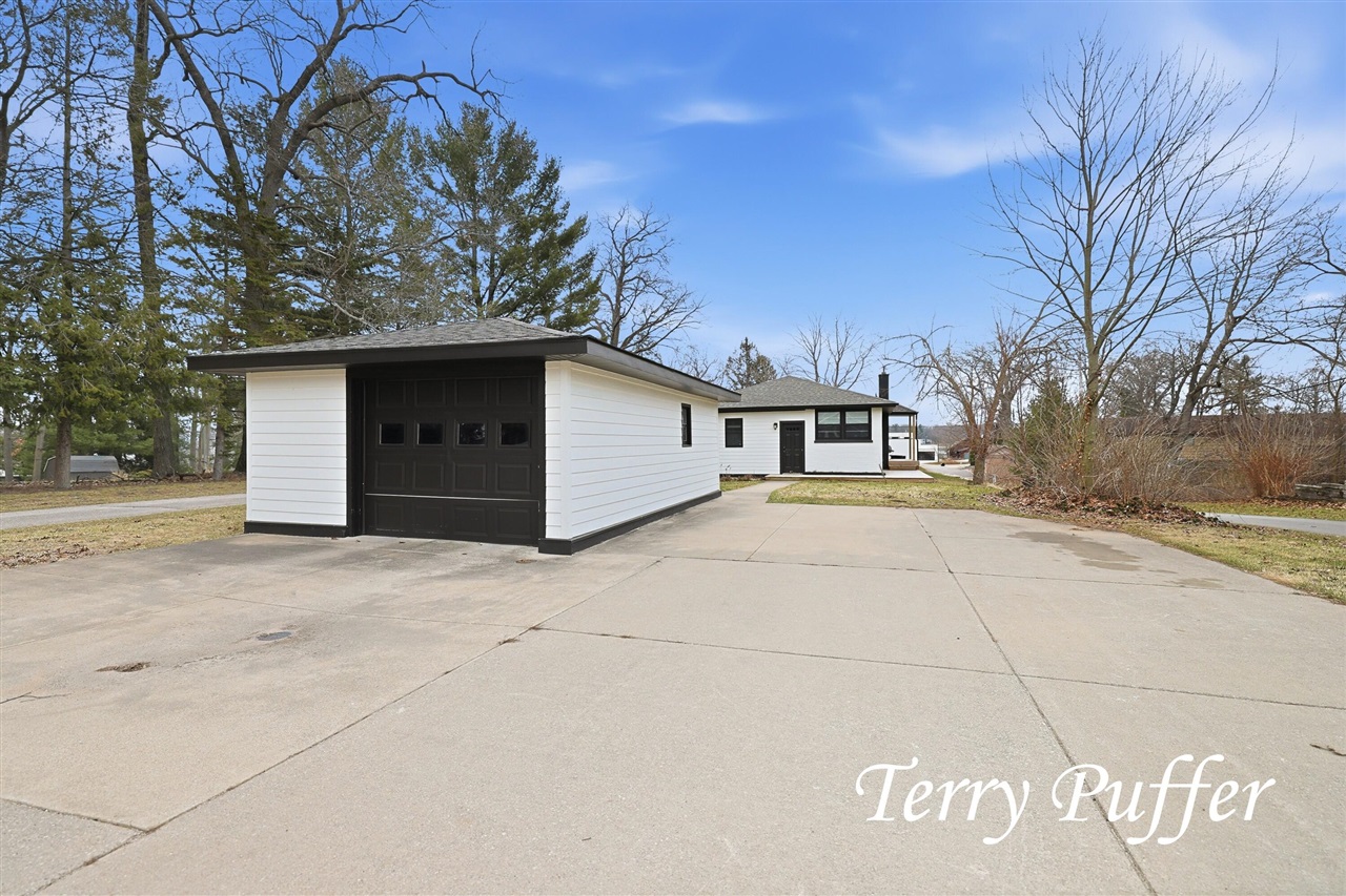 1559 Glenwood Avenue, Muskegon, MI, 49445-2450