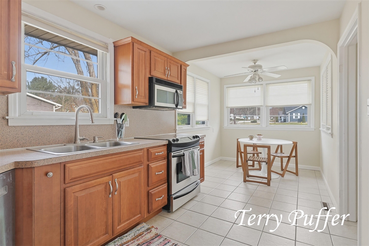 1559 Glenwood Avenue, Muskegon, MI, 49445-2450