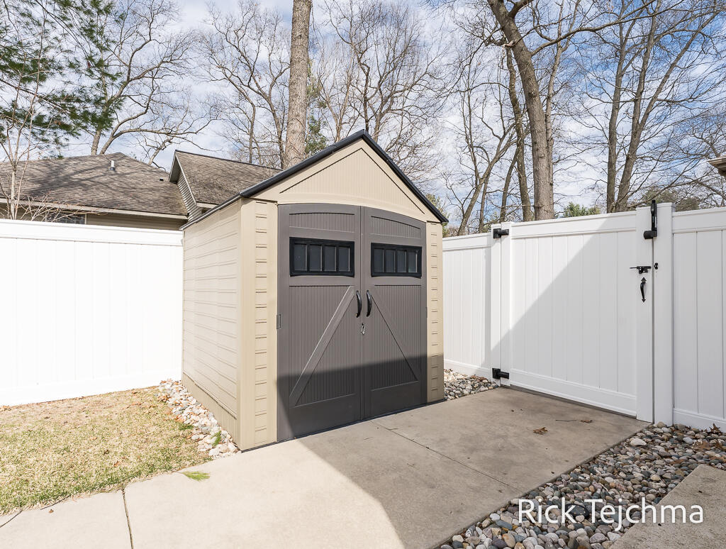 2055 Rambling Oak Drive, Muskegon, MI, 49445-1690