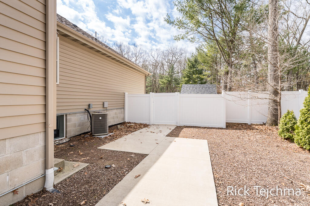 2055 Rambling Oak Drive, Muskegon, MI, 49445-1690