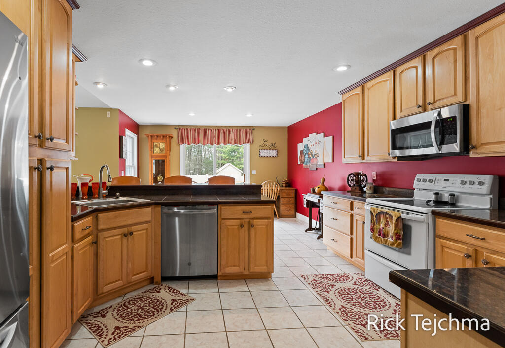 2055 Rambling Oak Drive, Muskegon, MI, 49445-1690