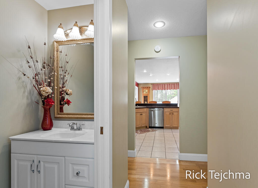 2055 Rambling Oak Drive, Muskegon, MI, 49445-1690