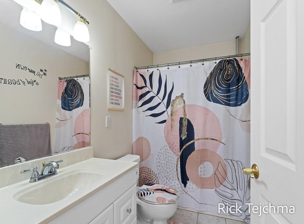 2055 Rambling Oak Drive, Muskegon, MI, 49445-1690