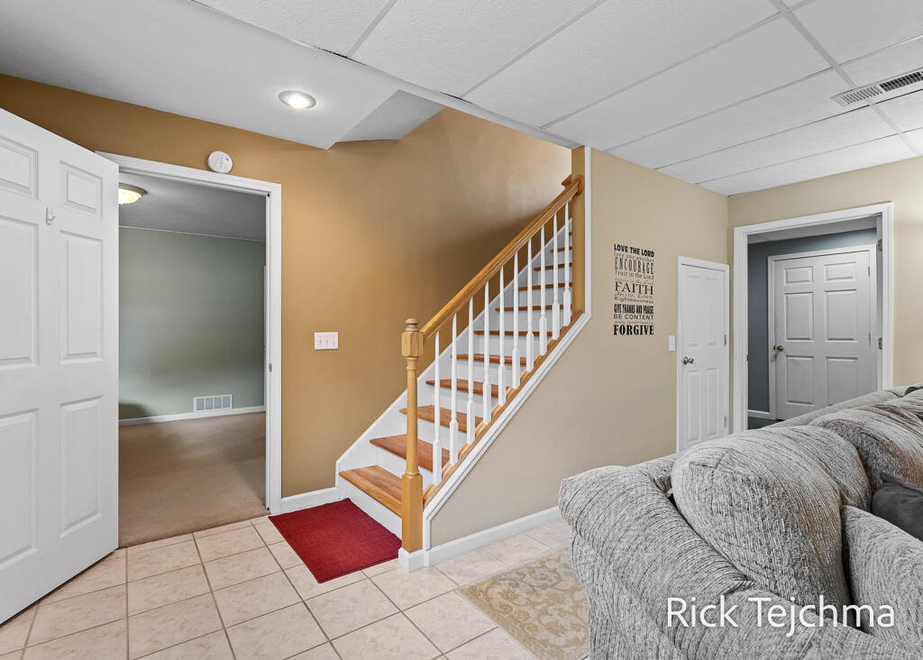 2055 Rambling Oak Drive, Muskegon, MI, 49445-1690