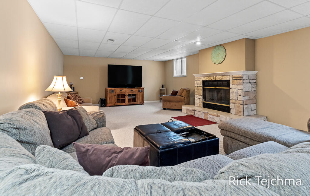 2055 Rambling Oak Drive, Muskegon, MI, 49445-1690