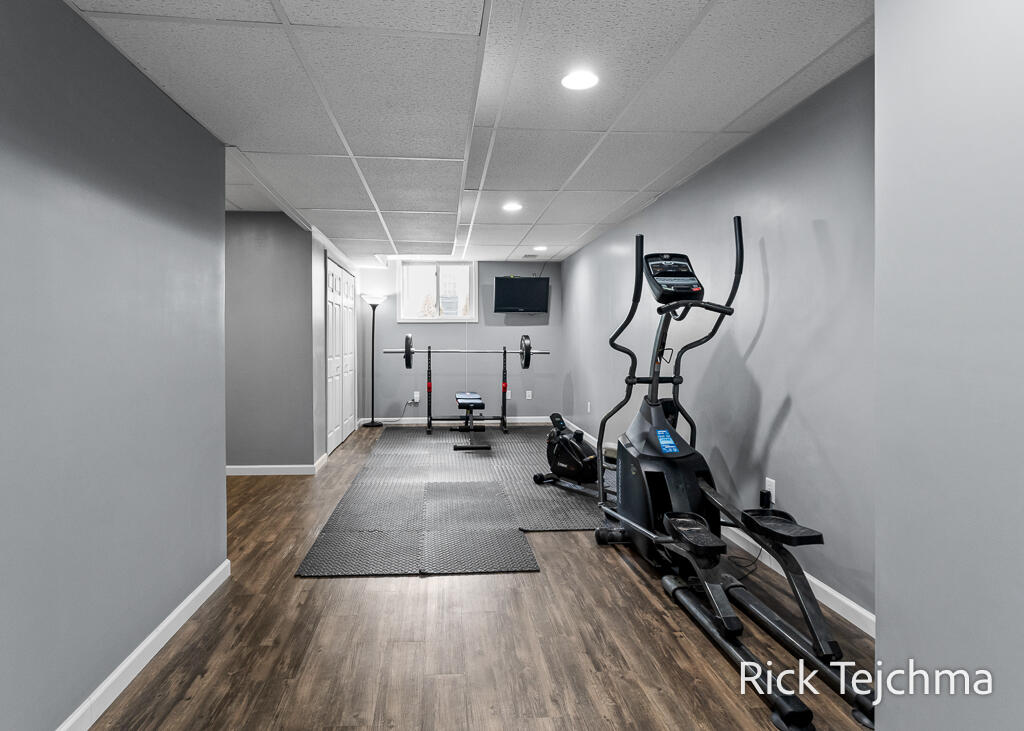 2055 Rambling Oak Drive, Muskegon, MI, 49445-1690