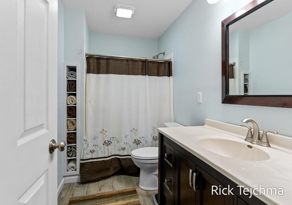 2055 Rambling Oak Drive, Muskegon, MI, 49445-1690