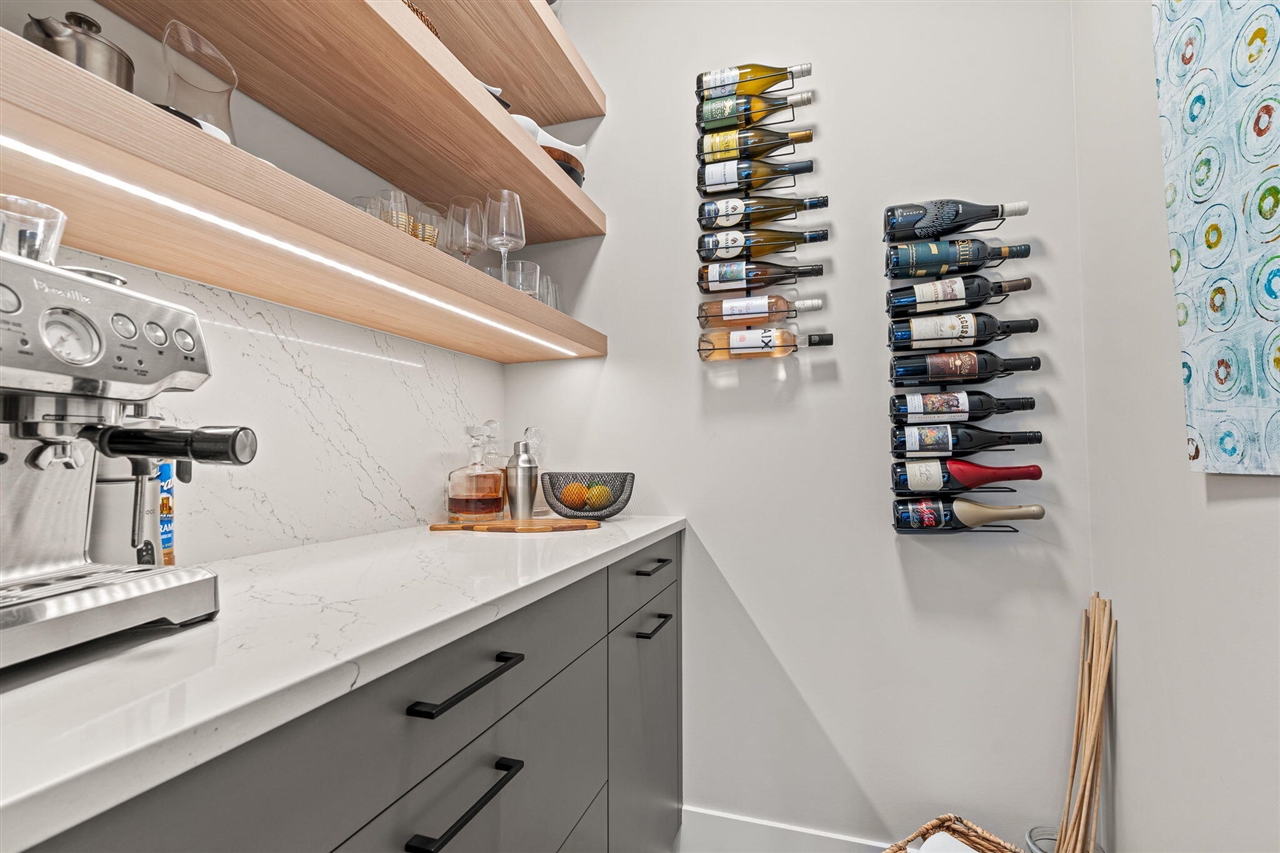 489 S Union Street, Douglas, MI, 49406-5107