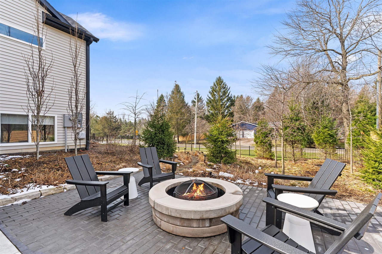 489 S Union Street, Douglas, MI, 49406-5107