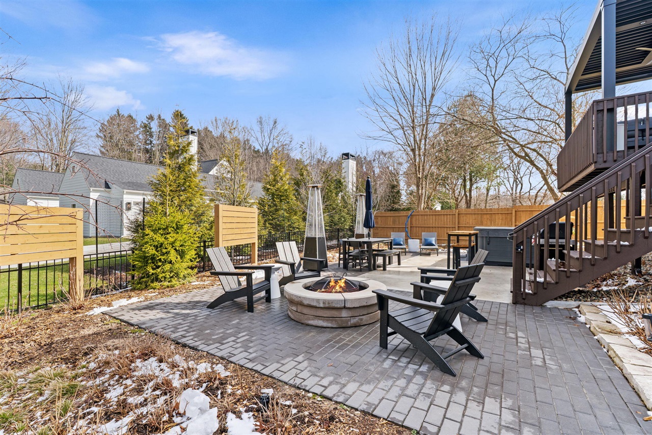 489 S Union Street, Douglas, MI, 49406-5107