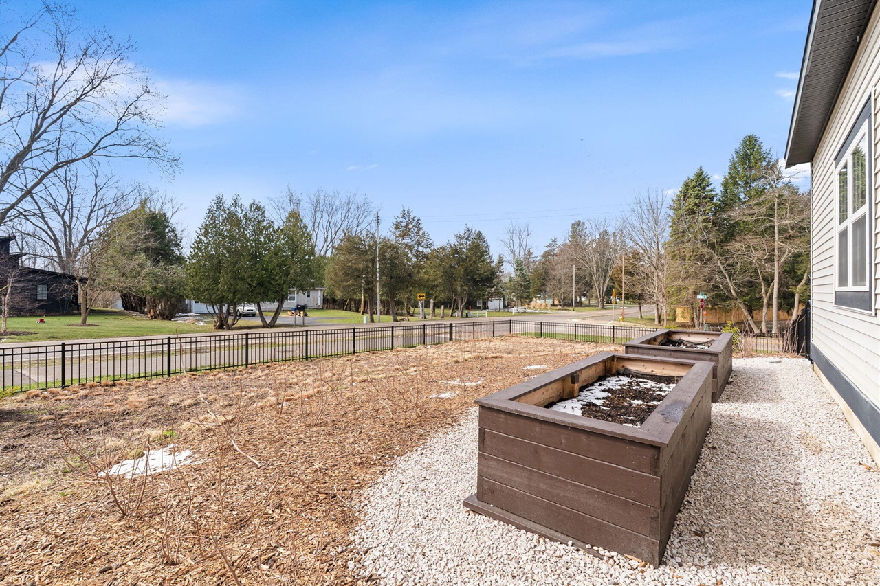 489 S Union Street, Douglas, MI, 49406-5107