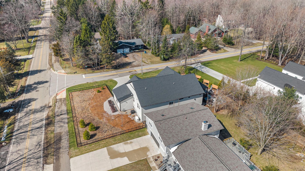 489 S Union Street, Douglas, MI, 49406-5107