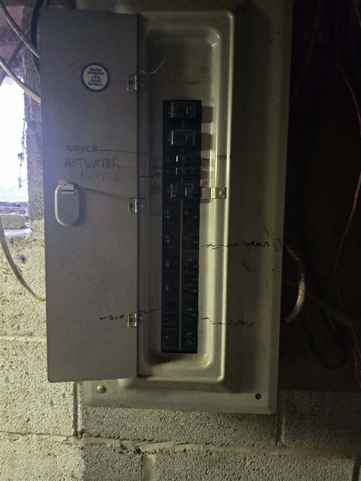 2365 W Temperance Road, Temperance, MI, 48182-9472