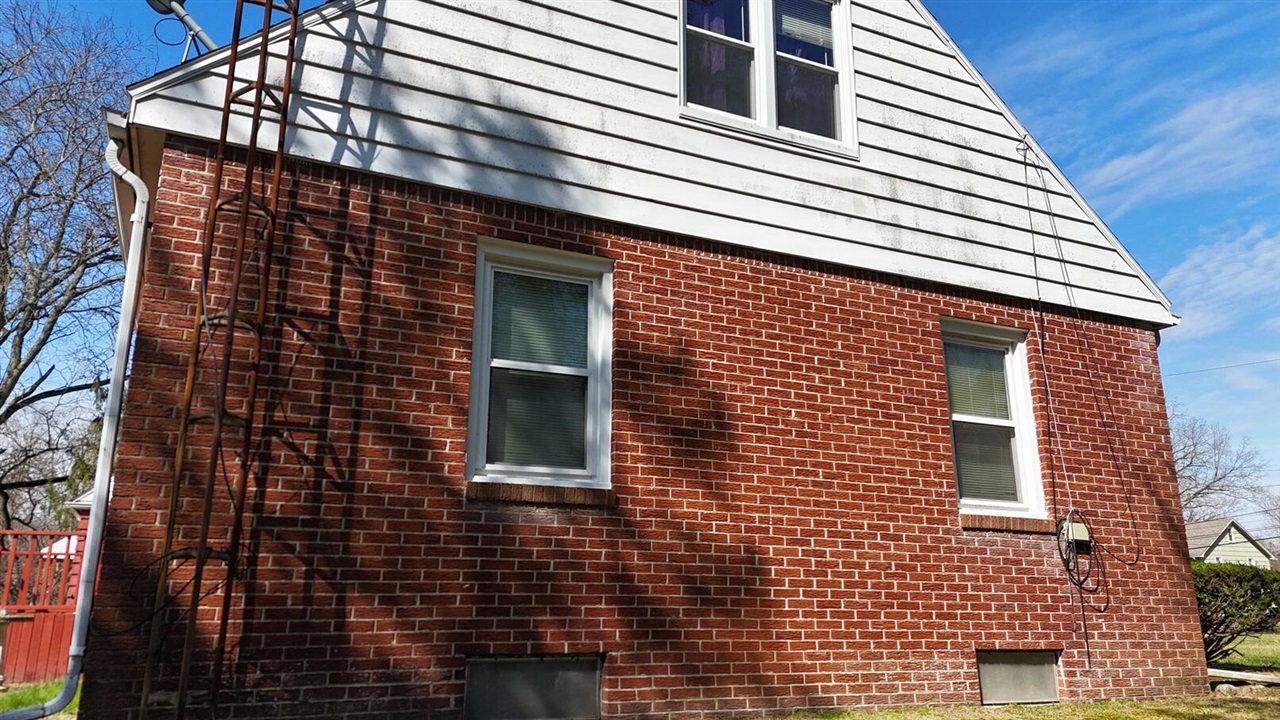 2365 W Temperance Road, Temperance, MI, 48182-9472