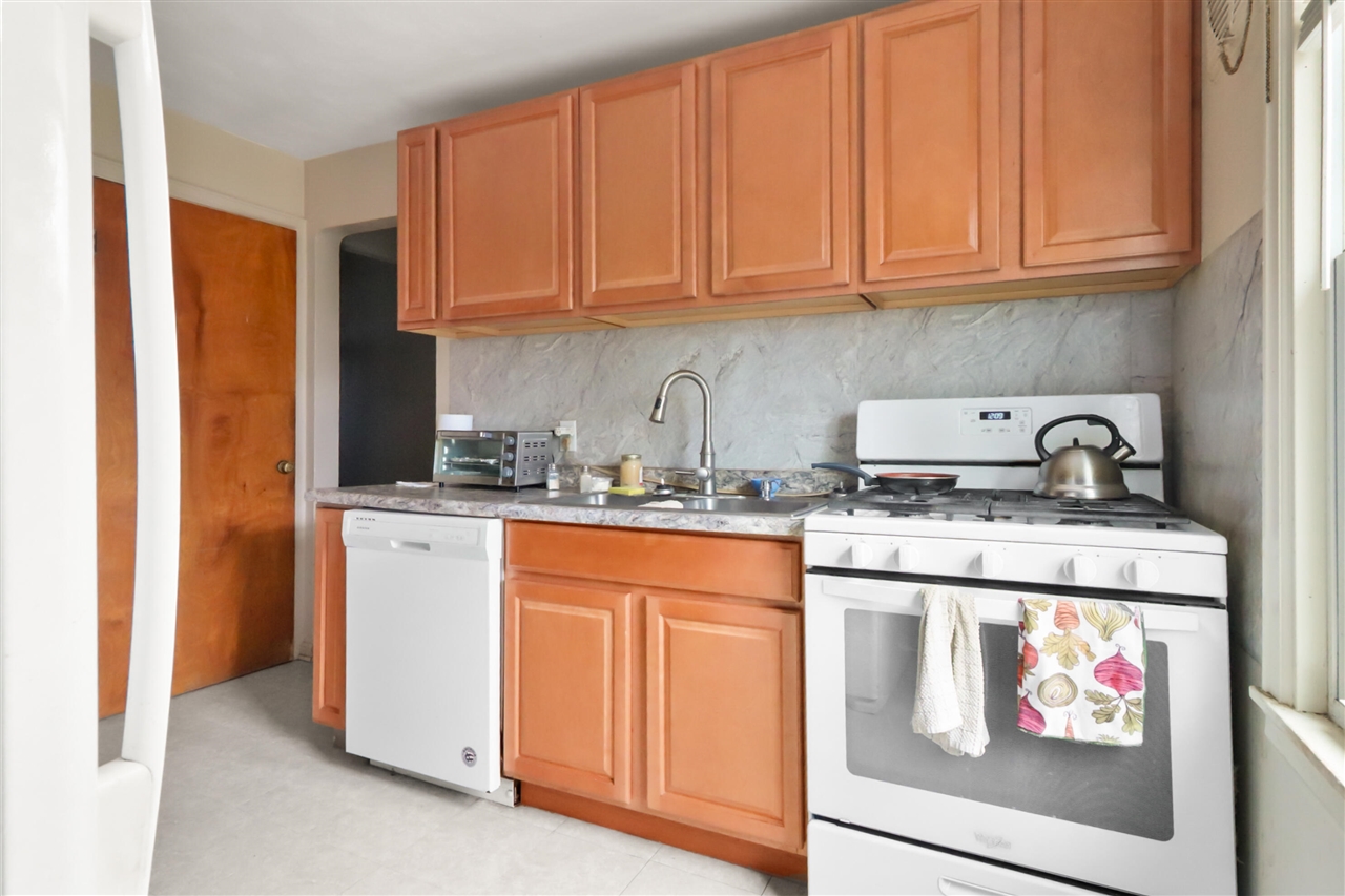 2365 W Temperance Road, Temperance, MI, 48182-9472