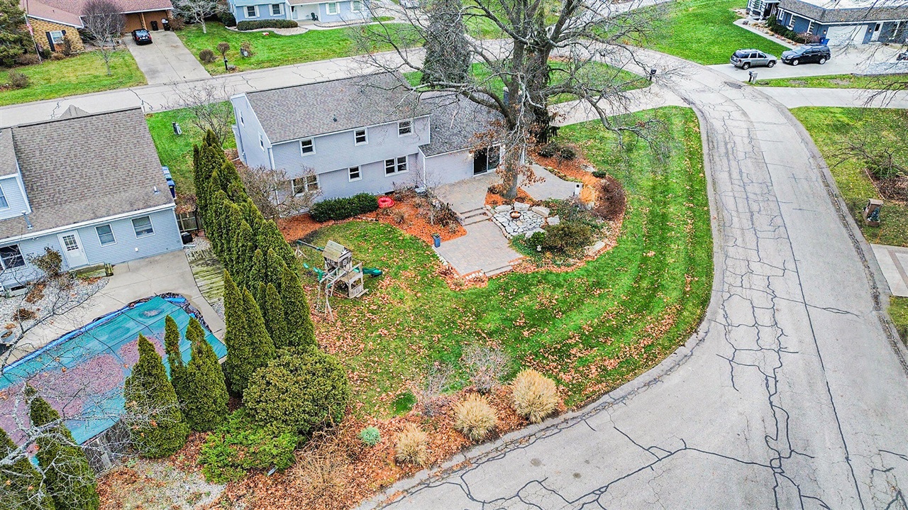 16118 Harbor View Drive, Spring Lake, MI, 49456-1418