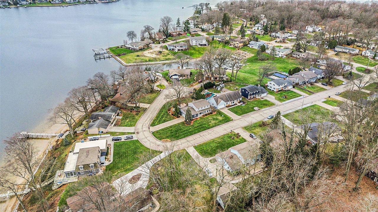 16118 Harbor View Drive, Spring Lake, MI, 49456-1418