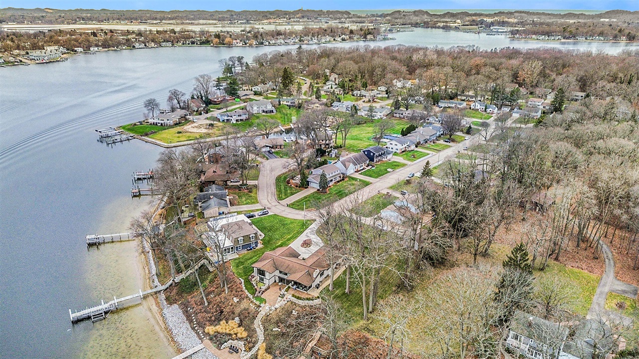 16118 Harbor View Drive, Spring Lake, MI, 49456-1418