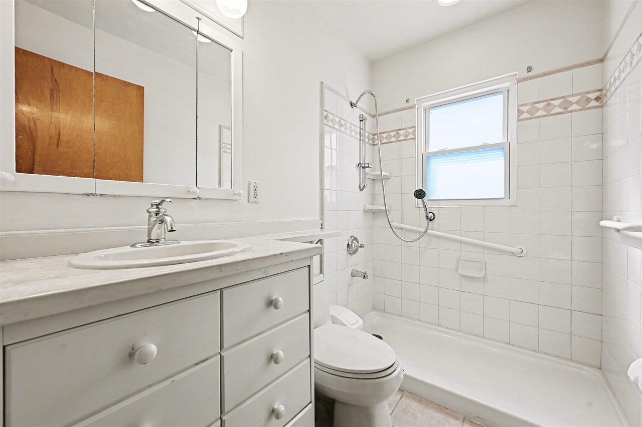 3418 N Dixboro Road, Ann Arbor, MI, 48105-9705