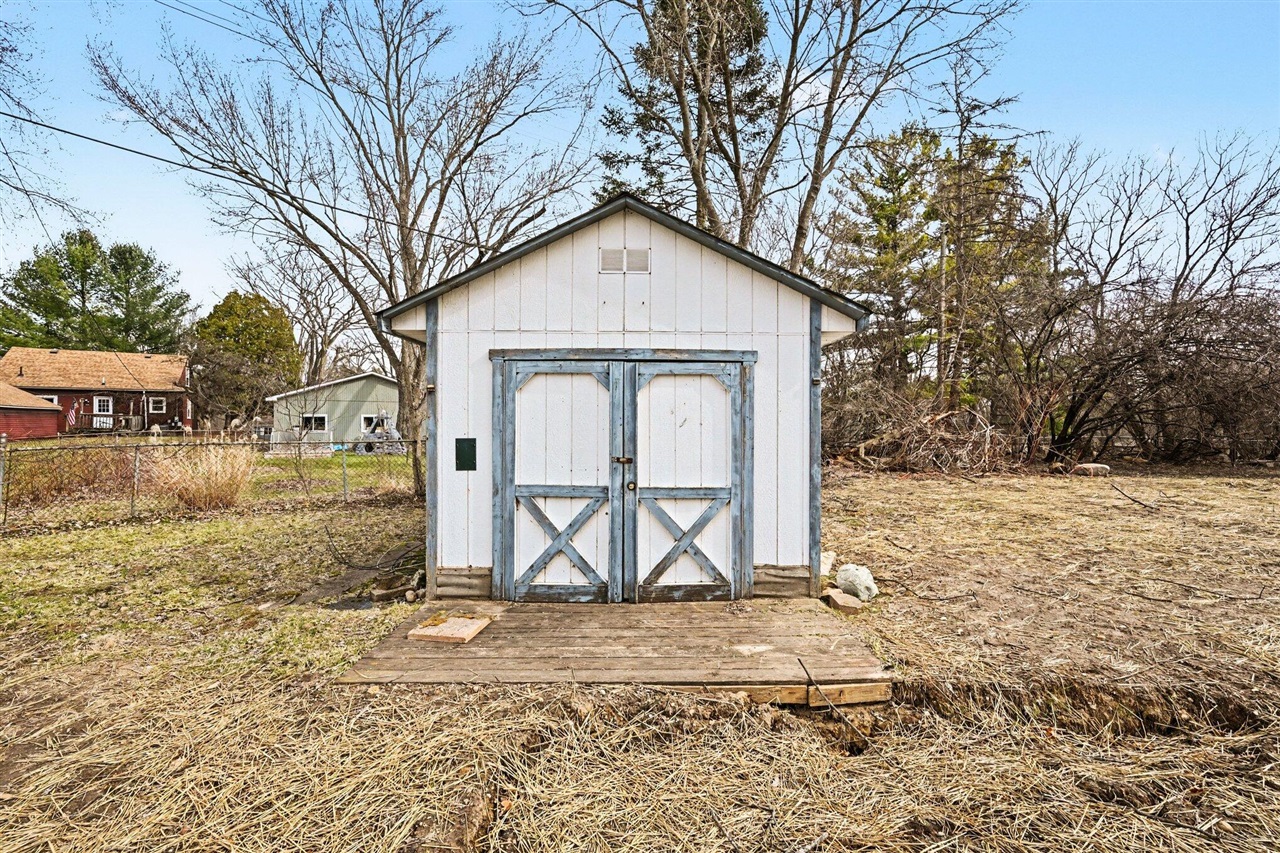 3418 N Dixboro Road, Ann Arbor, MI, 48105-9705