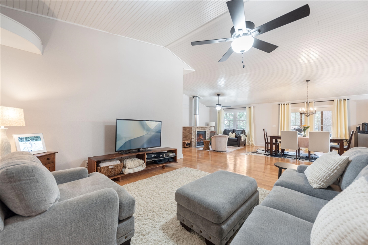 9995 Community Hall Road, Union Pier, MI, 49129-9304