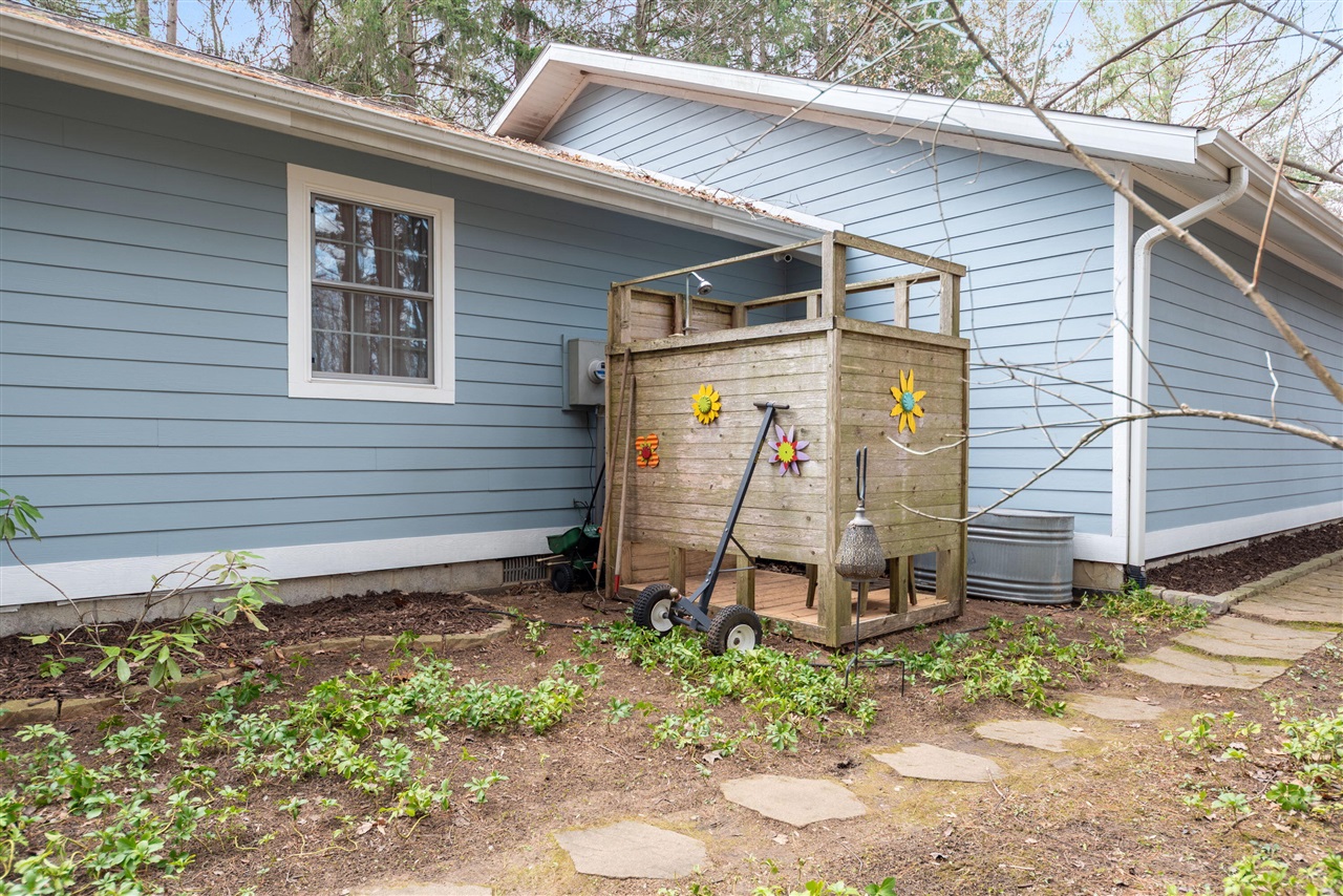 9995 Community Hall Road, Union Pier, MI, 49129-9304