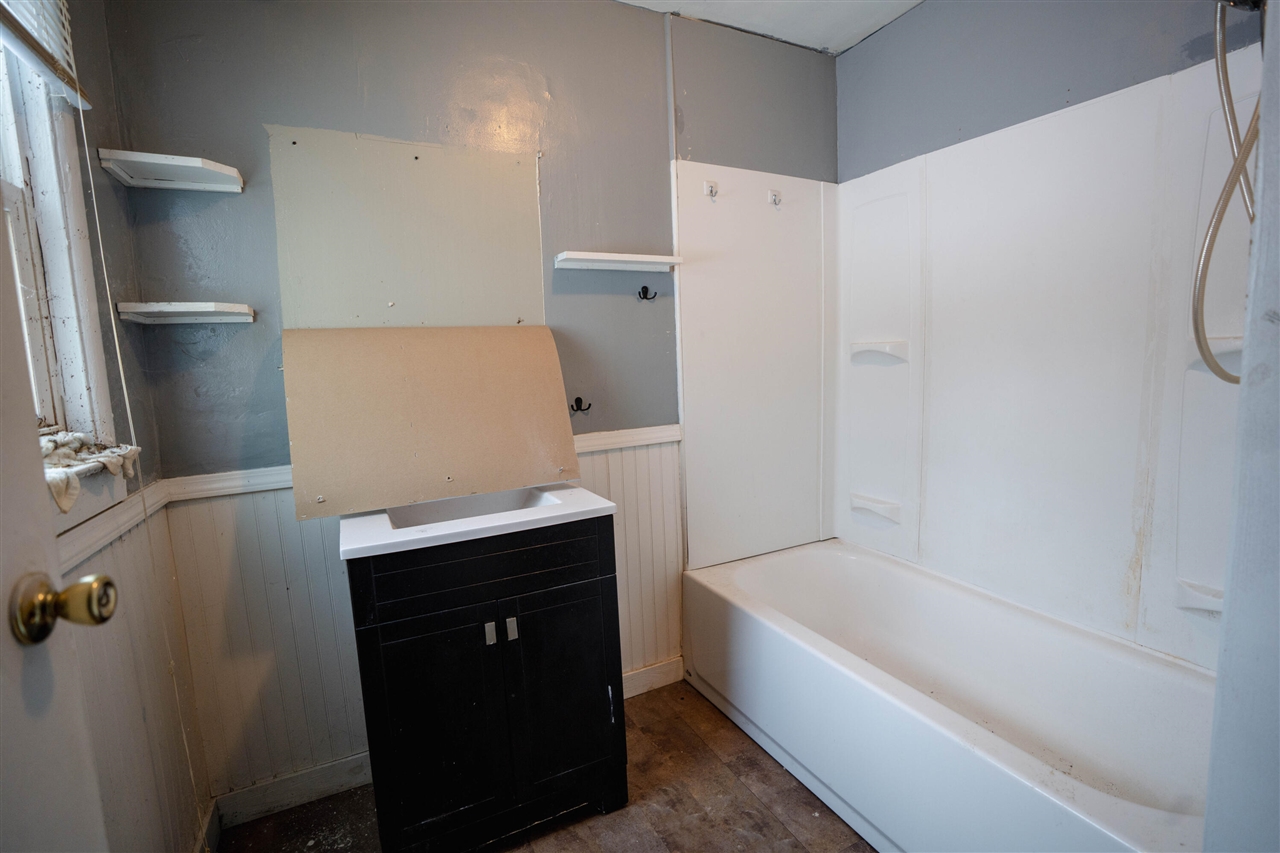 5017 Christiansen Road, Lansing, MI, 48910-5180