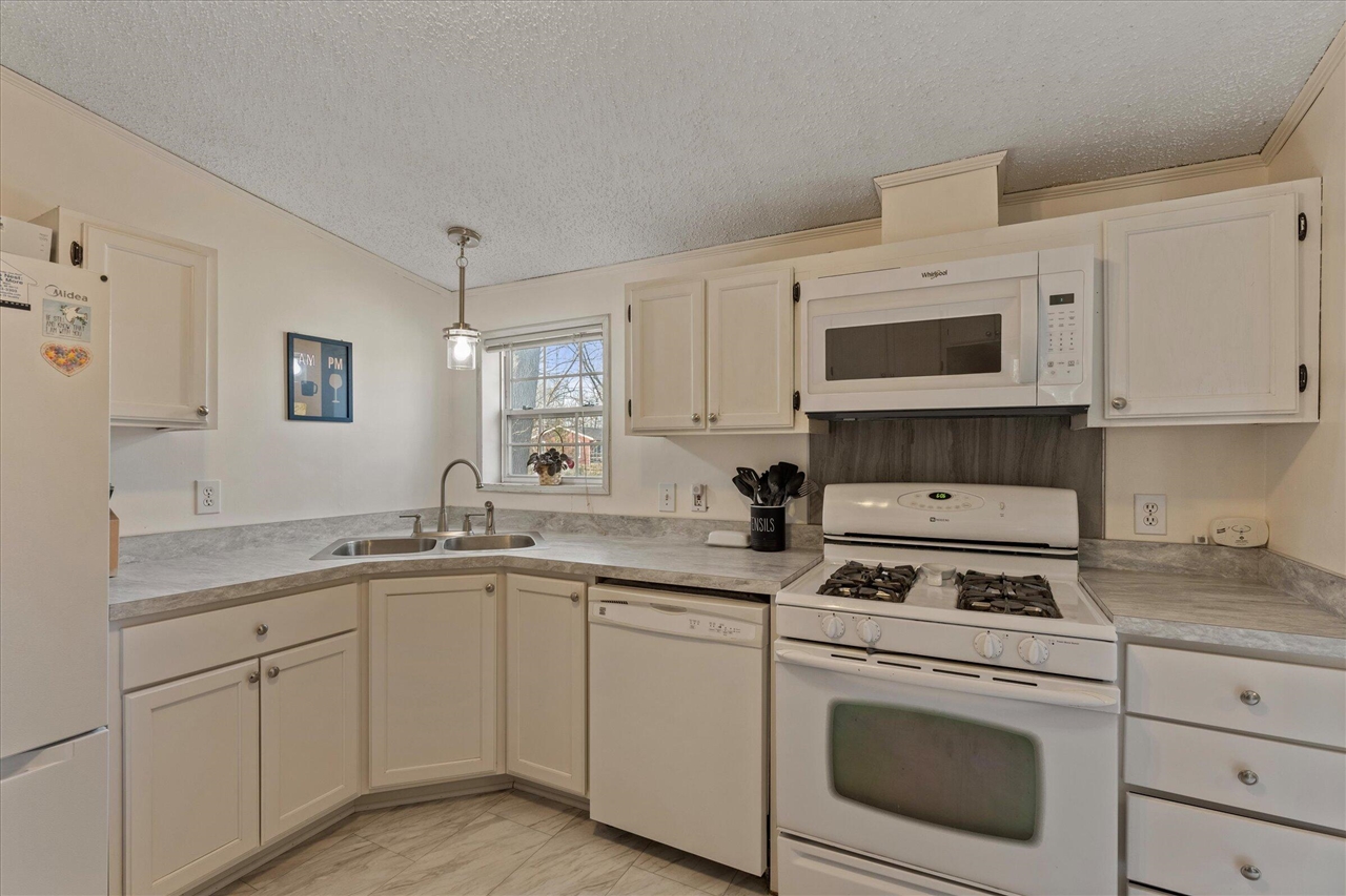 21864 Mccain Lane, Edwardsburg, MI, 49112-9770