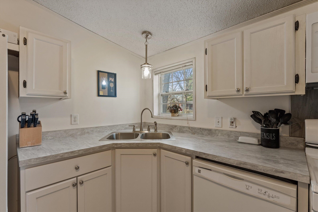 21864 Mccain Lane, Edwardsburg, MI, 49112-9770