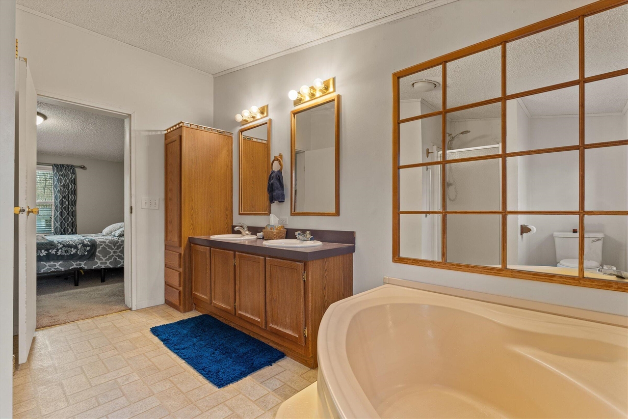 21864 Mccain Lane, Edwardsburg, MI, 49112-9770