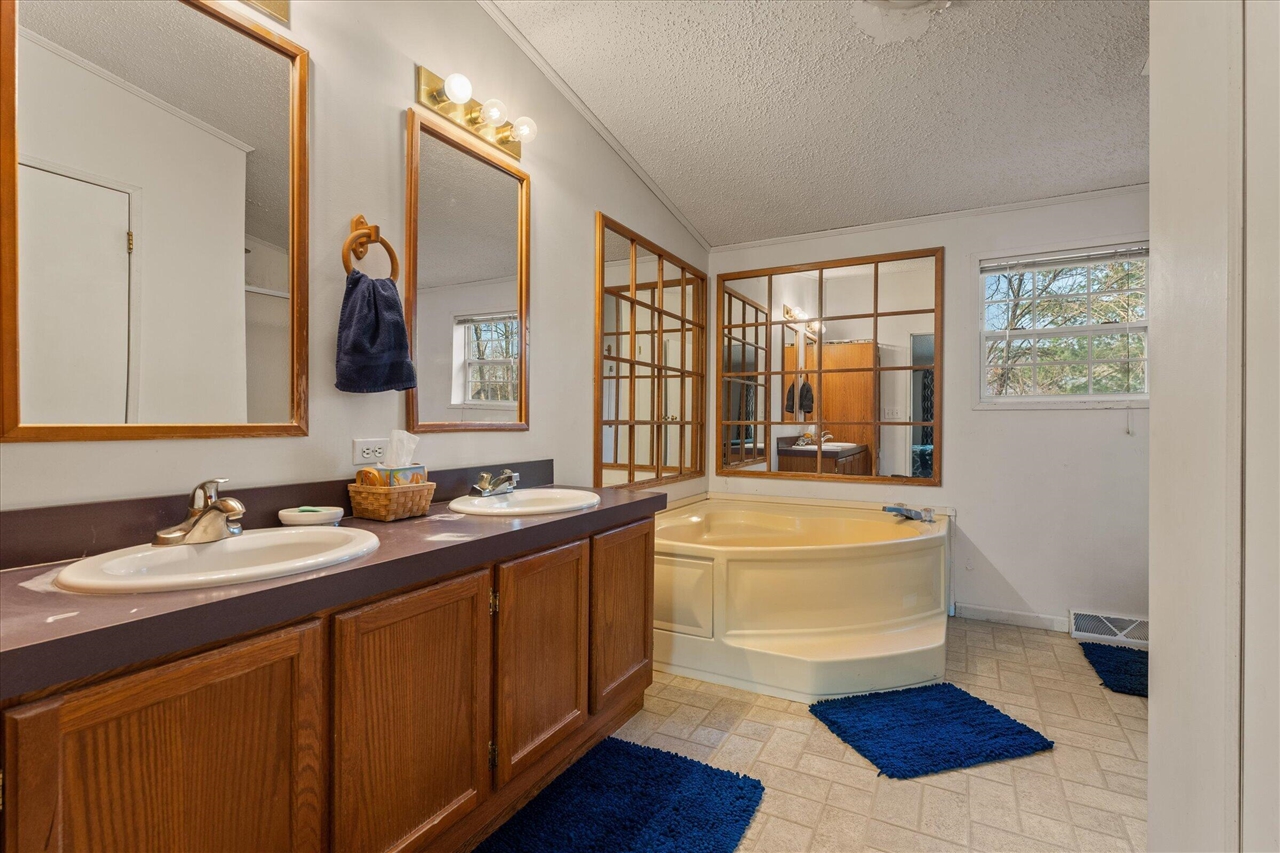 21864 Mccain Lane, Edwardsburg, MI, 49112-9770