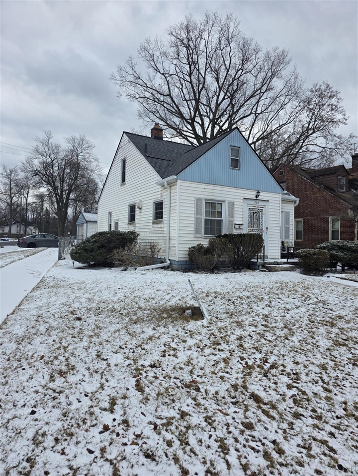 717 Bristol Street, Adrian, MI, 49221 2318