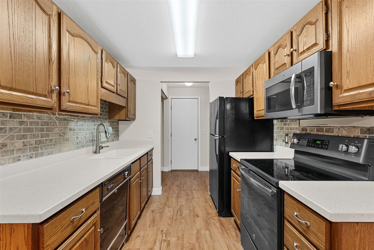 1016 Wedgewood Drive, Plainwell, MI, 49080-1278